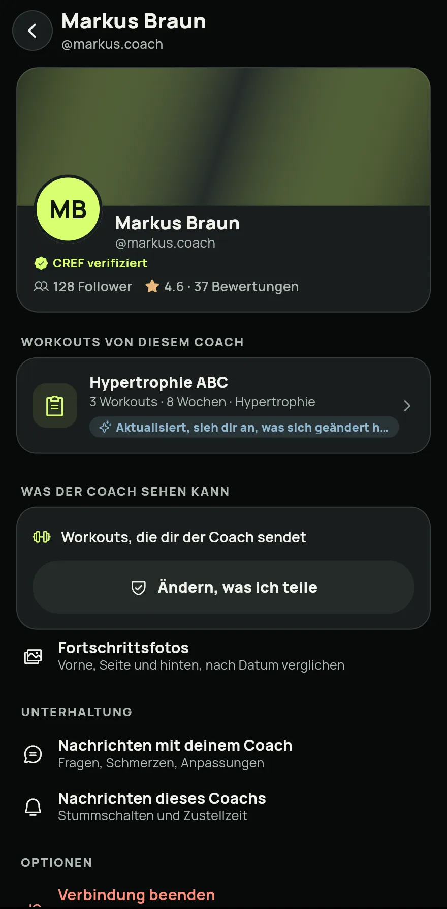 Hat der Coach schon ein Training an dein @ geschickt, kommt es sofort an, und der Bildschirm öffnet sich, in dem du festlegst, was der Coach sehen darf. Schalte ein, was du teilen möchtest, etwa Gesundheitsdaten und Fortschrittsfotos, und tippe auf Auswahl speichern. Um außer seinen Trainings nichts zu teilen, tippe auf Nur die Workouts vom Coach teilen.