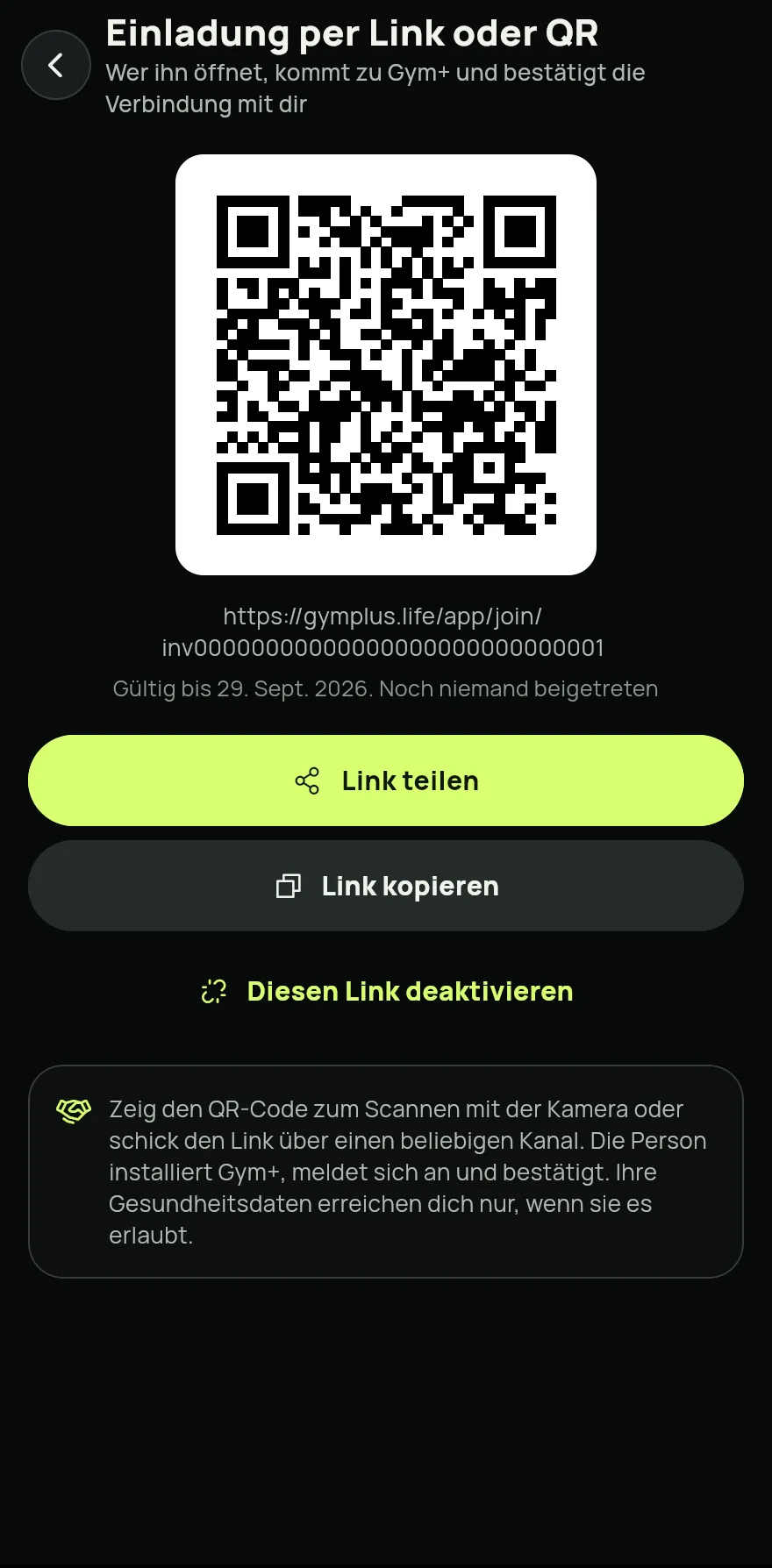 Für jemanden, der Gym+ noch nicht hat, tippe im selben Bildschirm auf Per Link oder QR einladen. Zeig den QR-Code zum Scannen oder tippe auf Link teilen.
