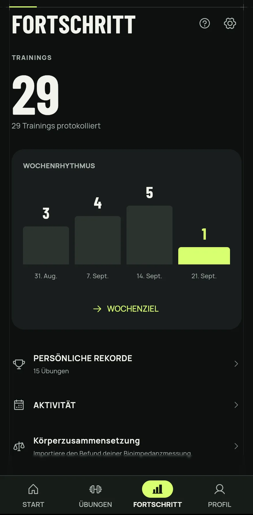 Tippe in der unteren Leiste auf Fortschritt. Oben steht die Gesamtzahl der Trainings, die du erfasst hast.