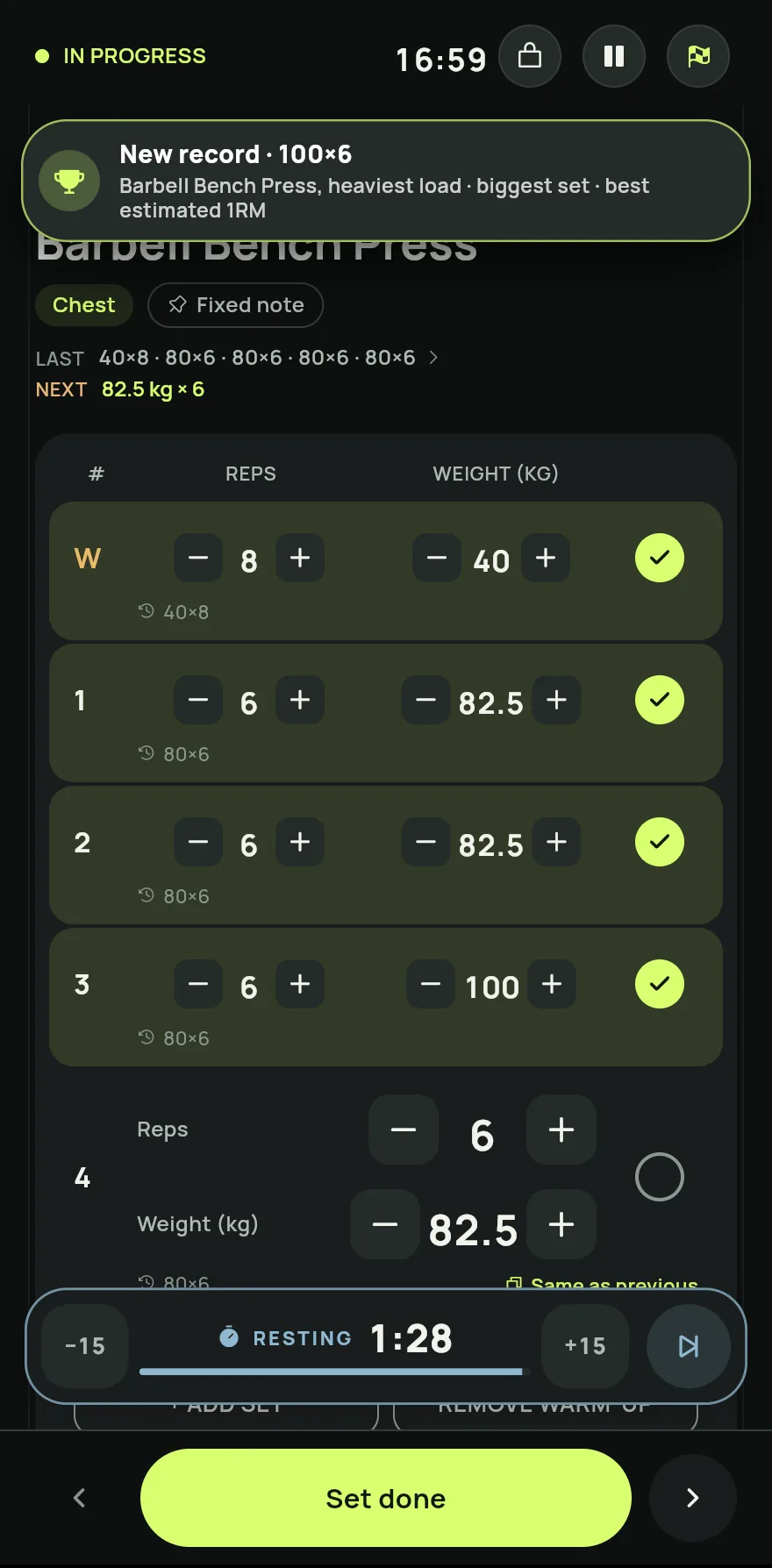 Workout in progress right after a 100 kg set on the bench press: the New record notice at the top of the screen, with the exercise and the kind of record.