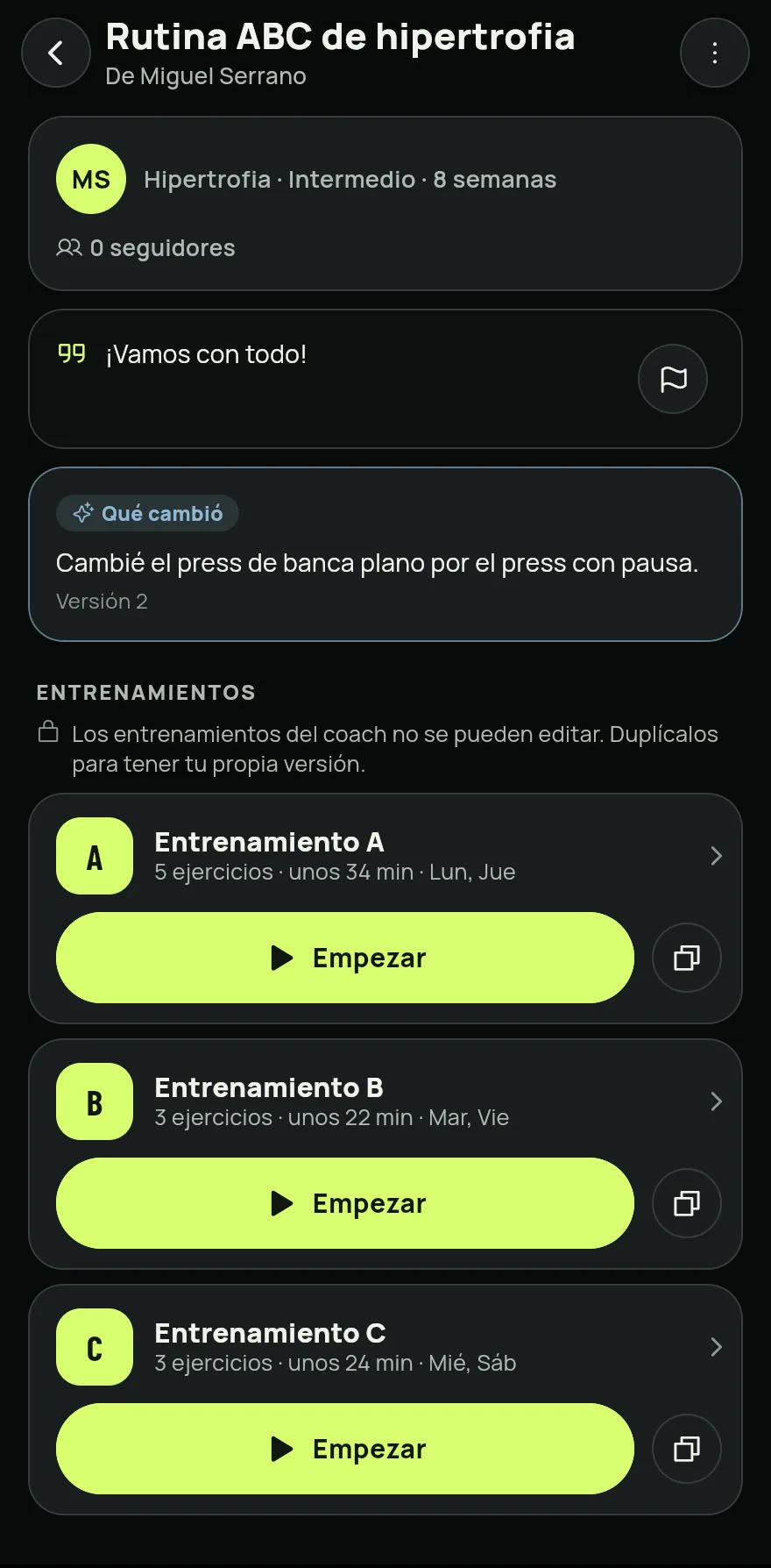 Para ver todo lo que te envió tu coach, desliza la pantalla Inicio hacia abajo y toca Programa del coach, justo debajo de tus rutinas.