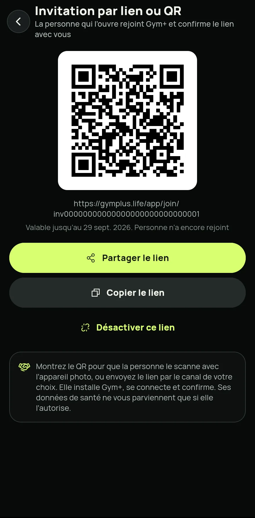 Pour une personne qui n’a pas encore Gym+, touchez Inviter par lien ou QR sur le même écran. Montrez le QR pour qu’elle le scanne, ou touchez Partager le lien.