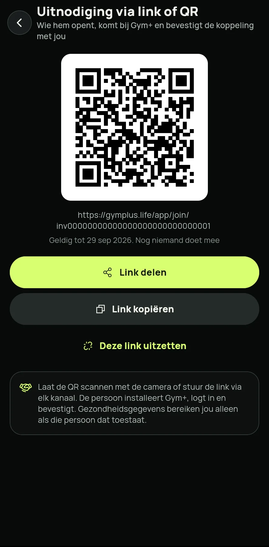 Voor iemand die Gym+ nog niet heeft, tik je op hetzelfde scherm op Uitnodigen via link of QR. Laat de QR-code scannen of tik op Link delen.