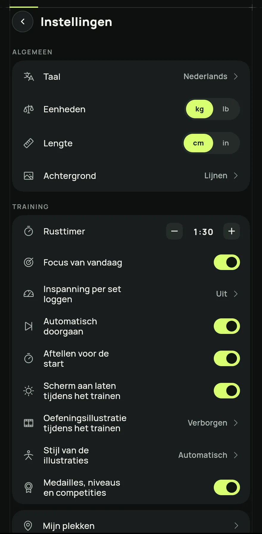 Tik op het beginscherm bovenaan op de knop voor instellingen, naast zoeken. Je komt er ook via het tabblad Profiel, onder Instellingen.
