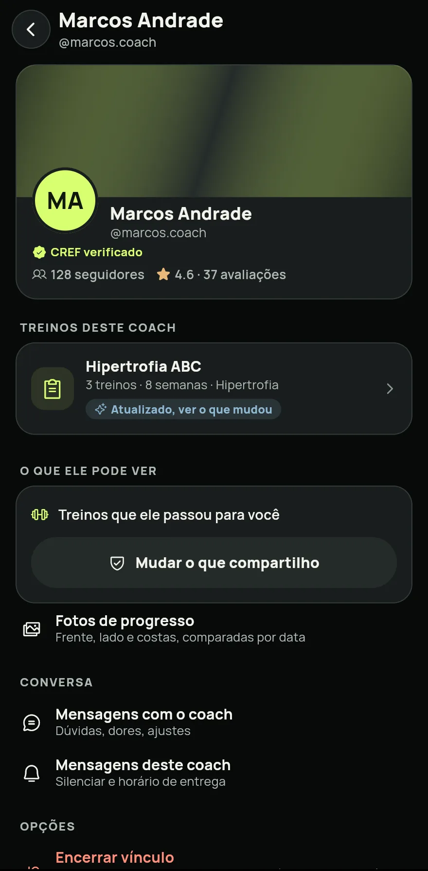 Tela do que o coach pode ver: os interruptores de treinos, histórico, peso e medidas, comprovação pelo relógio, dados de saúde e avaliação física, com o botão Salvar escolhas.