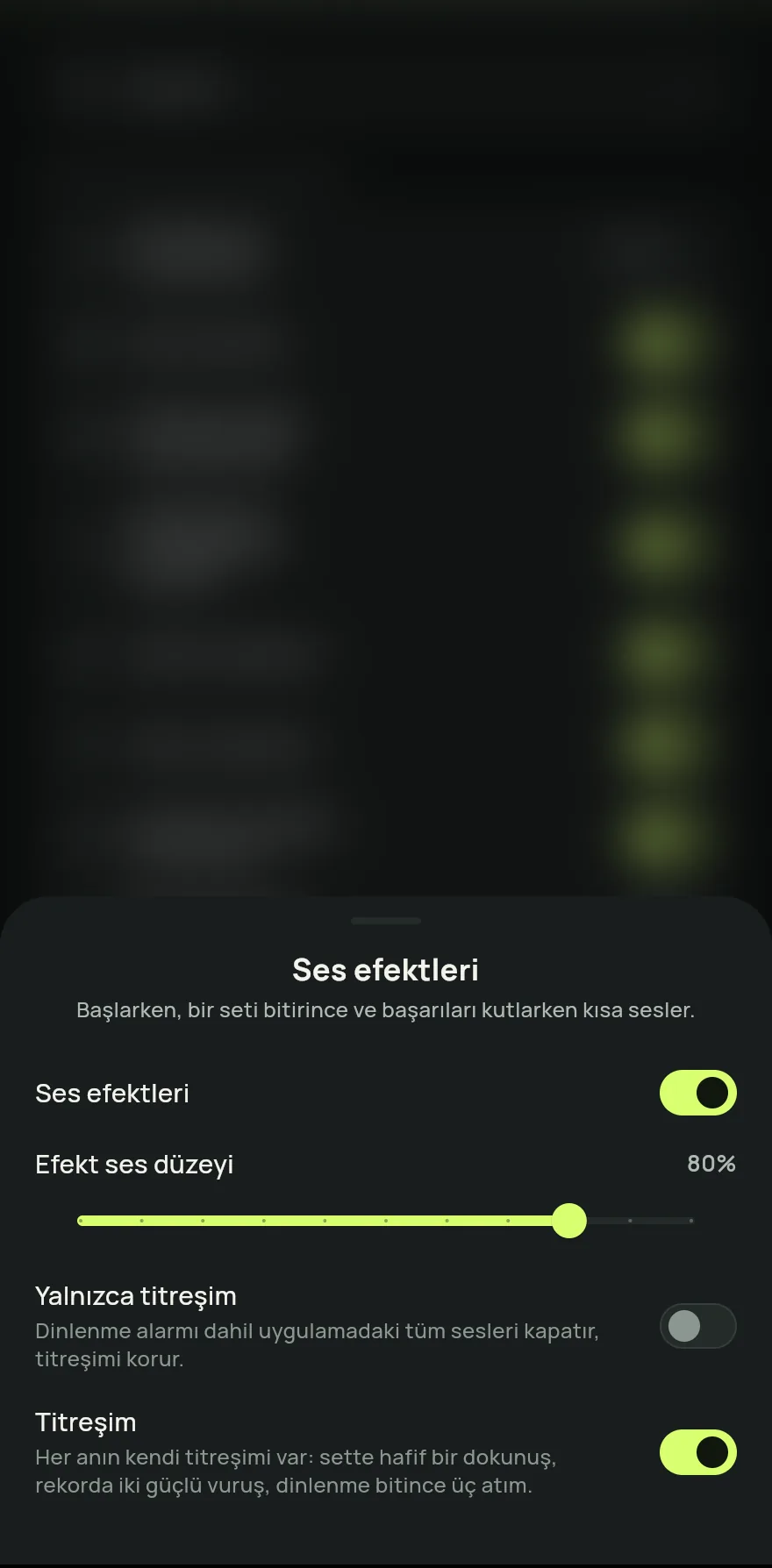 Hatırlatıcılar ve sesler grubunda Ses efektleri öğesine dokun. Adın yanında geçerli ses düzeyini, Kapalı veya Yalnızca titreşim yazısını görürsün.